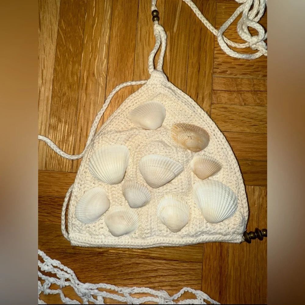 Crocheted Seashell Bikini & Mermaid Wrap - Picture 3 of 6